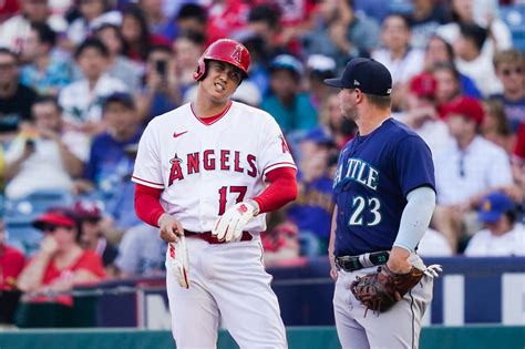 Shohei Ohtani hits 40th homer after leaving mound early with cramps in Seattle’s 5-3 win over Angels